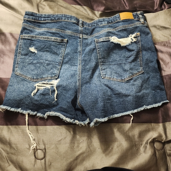 AE Mom Shorts - Picture 3 of 9